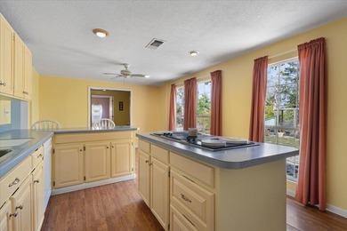 Welcome to this well-maintained and inviting home ideally - photo 12