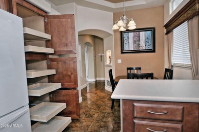 Beautiful 2015 Schult 800 SF Home in Highly Desirable Greenfield