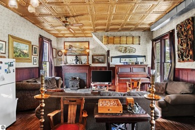 Step back in time with this extraordinary turn-of-the-century - photo 15