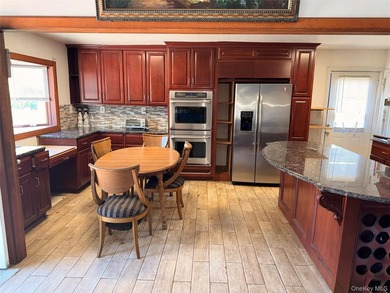 Welcome to this charming starter home offering the perfect blend - photo 17