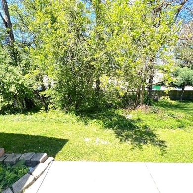 Charming 2-3 bedroom home features an updated kitchen with solid - photo 22