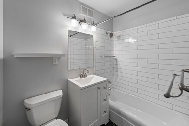 Nestled next to Market Plaza and steps from Bde Maka Ska, 1BR - photo 22