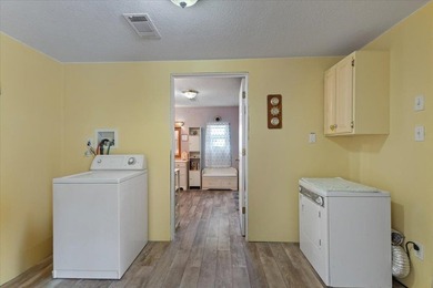Welcome to this well-maintained and inviting home ideally - photo 22