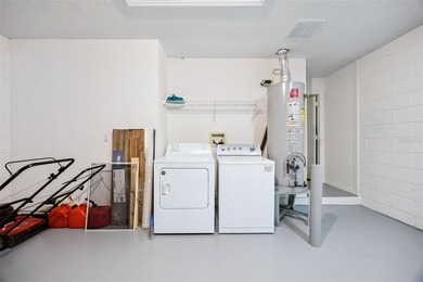 Welcome home to this exquisite three-bedroom, two-bathroom gem - photo 23
