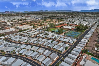 Beautiful 2015 Schult 800 SF Home in Highly Desirable Greenfield