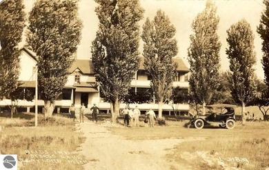 Step back in time with this extraordinary turn-of-the-century - photo 36