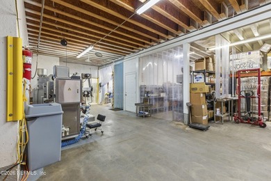 **END UNIT WAREHOUSE**DOUBLE UNIT**LOADING DOCK** This versatile - photo 23