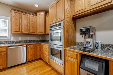 Welcome to this custom built 2006 home at 98 Etowah Ridge in - photo 33