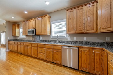 Welcome to this custom built 2006 home at 98 Etowah Ridge in - photo 34