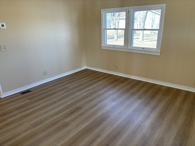 Totally remodeled 1 story 3 bedrm 2 bath with 2 car detached - photo 4