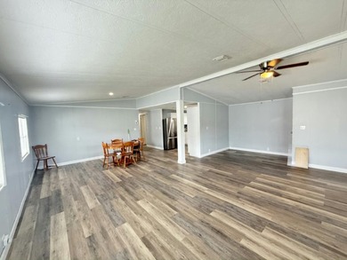 This move-in ready 2 bed, 2 bath home in the 55+ Fairways - photo 4
