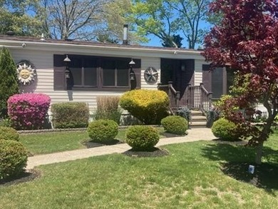 Beautifully landscaped property unlike any other in Glenwood - photo 1