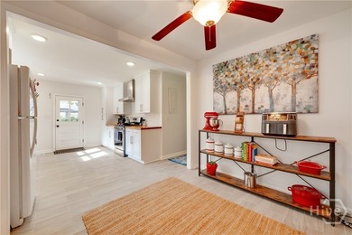 Charming 4 bedrooms, 2 bath Ardsley Park Bungalow: Renovated & - photo 11