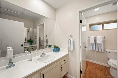 DETACHED Mira Mesa townhome w/ 2,035 sq ft of multi-level living - photo 18