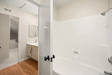 DETACHED Mira Mesa townhome w/ 2,035 sq ft of multi-level living - photo 19