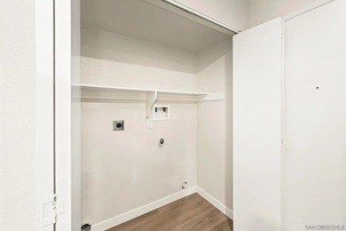 DETACHED Mira Mesa townhome w/ 2,035 sq ft of multi-level living - photo 22
