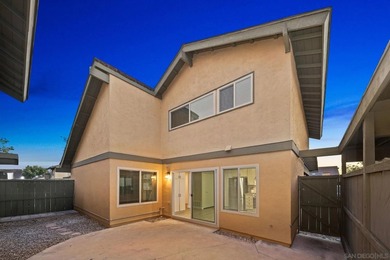 DETACHED Mira Mesa townhome w/ 2,035 sq ft of multi-level living - photo 23