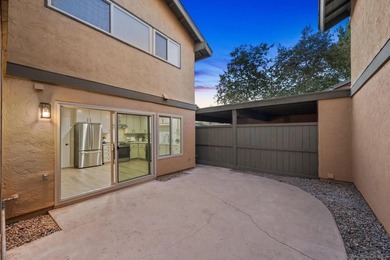 DETACHED Mira Mesa townhome w/ 2,035 sq ft of multi-level living - photo 24