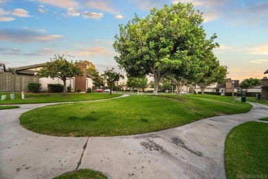 DETACHED Mira Mesa townhome w/ 2,035 sq ft of multi-level living - photo 30
