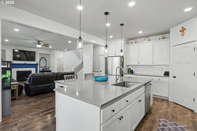 Welcome to your Dream Multi-Generational Home! This Exquisite - photo 9
