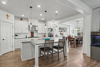 Welcome to your Dream Multi-Generational Home! This Exquisite - photo 10