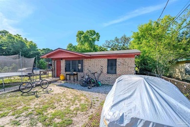 Opportunity awaits at 1000 Hawthorn Dr! This 3-bedroom, 2-bath - photo 2