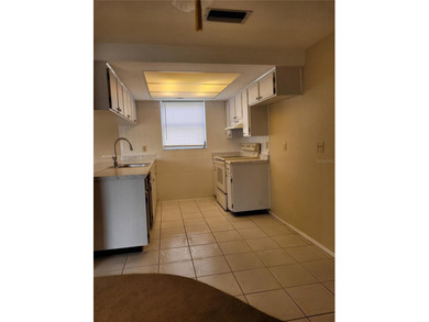 Welcome to this charming and spacious 2-bedroom, 2-bathroom home - photo 3