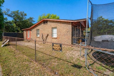Opportunity awaits at 1000 Hawthorn Dr! This 3-bedroom, 2-bath - photo 3
