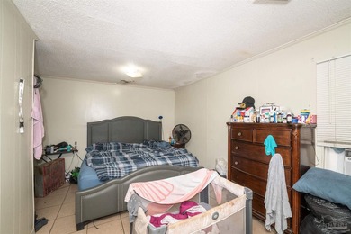 Opportunity awaits at 1000 Hawthorn Dr! This 3-bedroom, 2-bath - photo 10