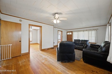 This well-maintained 3-bedroom, 1-bath home offers the perfect - photo 3