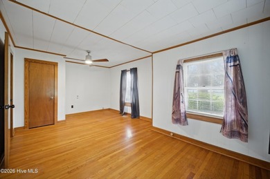 This well-maintained 3-bedroom, 1-bath home offers the perfect - photo 4