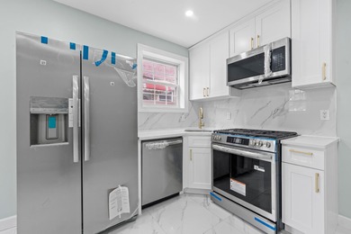 East River - Bronx County  Townhome/Townhouse Sale Pending in Bronx New York