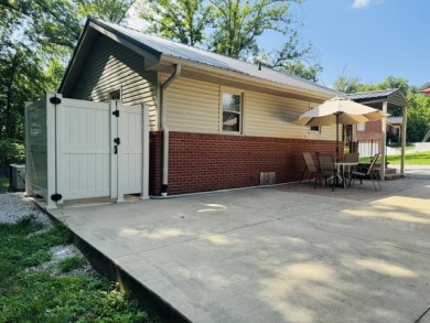 Cozy Waterfront Retreat With U-shaped End Dock - photo 4