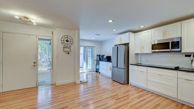 STUNNING CORNER VILLA!! in the highly desirable Canary Palm Club - photo 11