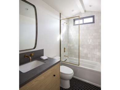 Stunning fully furnished luxury lease featuring a 2 bedroom, 2.5 - photo 21
