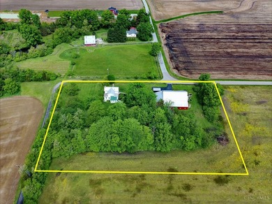 Set on 3+ private acres with a beautiful tree-lined backdrop - photo 23