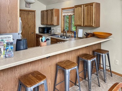 Discover a rare and well-established waterfront vacation rental - photo 29