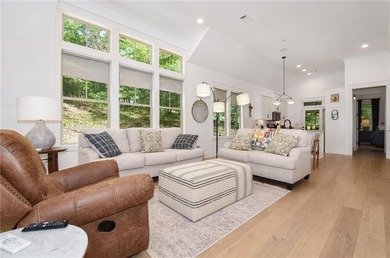 Welcome to easy lake and golf course living in the heart of - photo 7