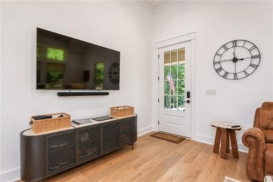 Welcome to easy lake and golf course living in the heart of - photo 8