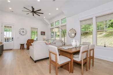 Welcome to easy lake and golf course living in the heart of - photo 10