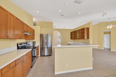 Immaculate 3 bedroom, 2 bathroom home with oversized side entry - photo 18