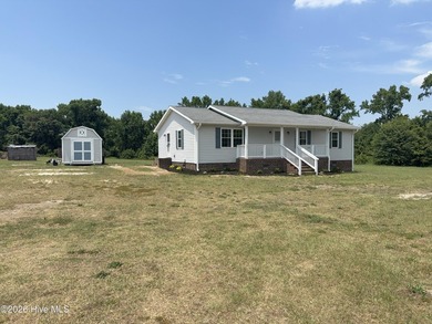 The 10.39 property has 2 houses and a private pond on it - photo 1