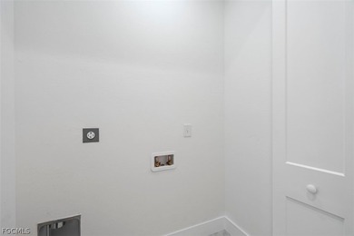 Experience the ultimate Florida lifestyle at 1107 SE 38th St, a - photo 22