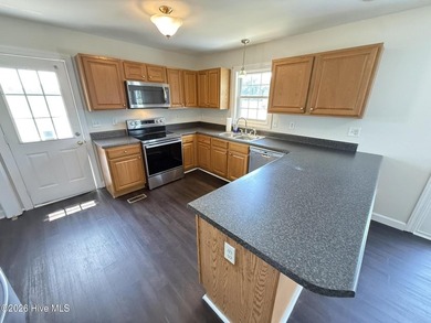 The 10.39 property has 2 houses and a private pond on it - photo 6