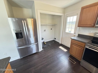 The 10.39 property has 2 houses and a private pond on it - photo 7