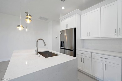 Experience the ultimate Florida lifestyle at 1107 SE 38th St, a - photo 31