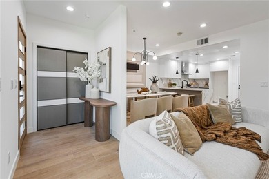 NEW CONSTRUCTION 3 bed, 2.5 bath, three-story townhome with sky - photo 3