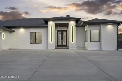 Extensively reimagined beginning in 2020, this modern luxury - photo 4