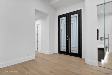 Extensively reimagined beginning in 2020, this modern luxury - photo 5