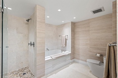 One of the tallest penthouses in the area, located in a - photo 44